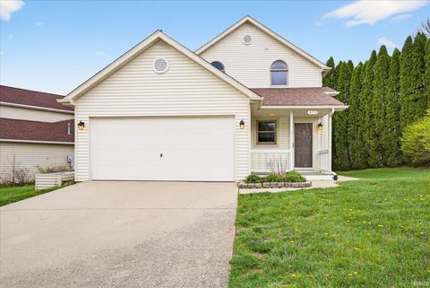 Photo of 424 W Somersbe Place, Bloomington, IN 47403 (MLS # 202609462)