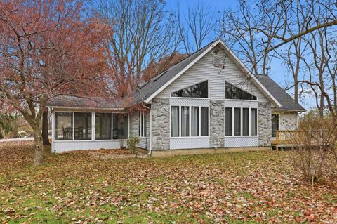 Photo of 11994 N Morris Road, Cromwell, IN 46732 (MLS # 202547075)