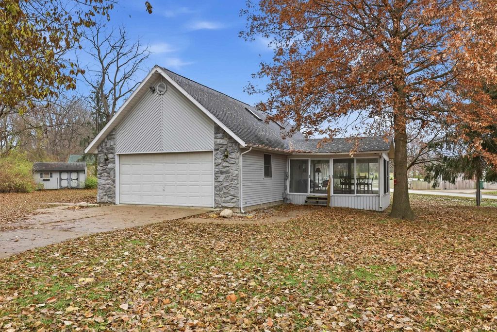 Photo of 11994 N Morris Road, Cromwell, IN 46732 (MLS # 202547075)