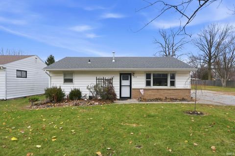Photo of 2212 Dale Drive, Fort Wayne, IN 46819 (MLS # 202547305)