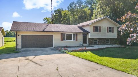 Photo of 2017 N Meridian Road, Peru, IN 46970 (MLS # 202534361)