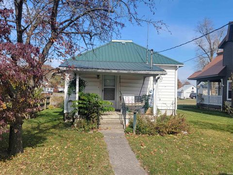 Tiny photo for 637 E Main Street, Portland, IN 47371 (MLS # 202601948)