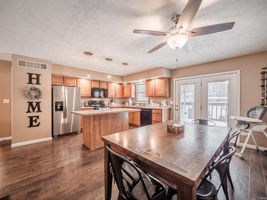 Photo of 1406 Crescent Court, Evansville, IN 47712 (MLS # 202603759)