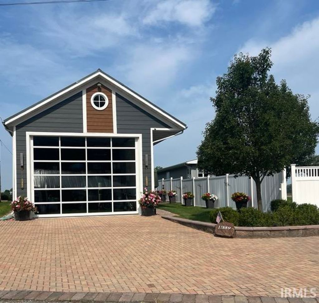 Photo of 11889 N Forest Drive, Syracuse, IN 46567 (MLS # 202612821)