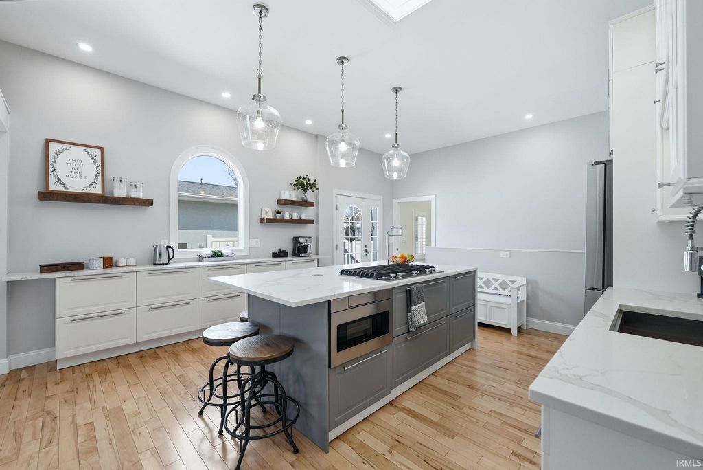 Photo of 11889 N Forest Drive, Syracuse, IN 46567 (MLS # 202612821)