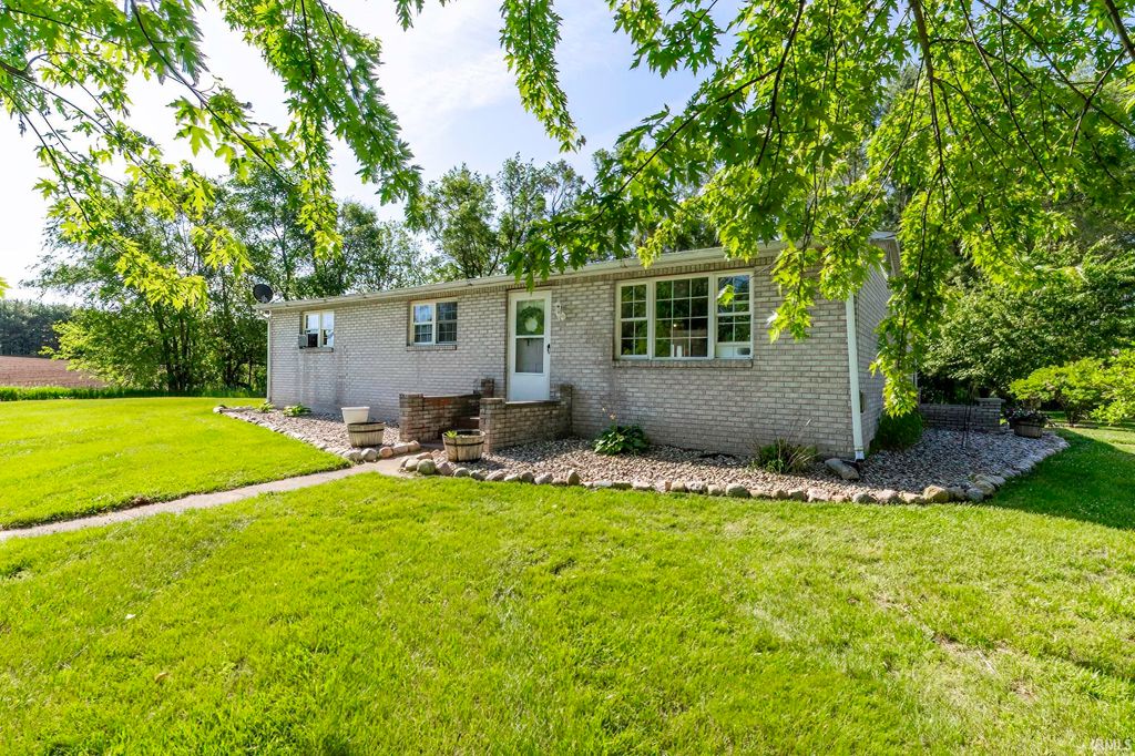 Photo of 10390 E 375 N, Howe, IN 46746 (MLS # 202620906)