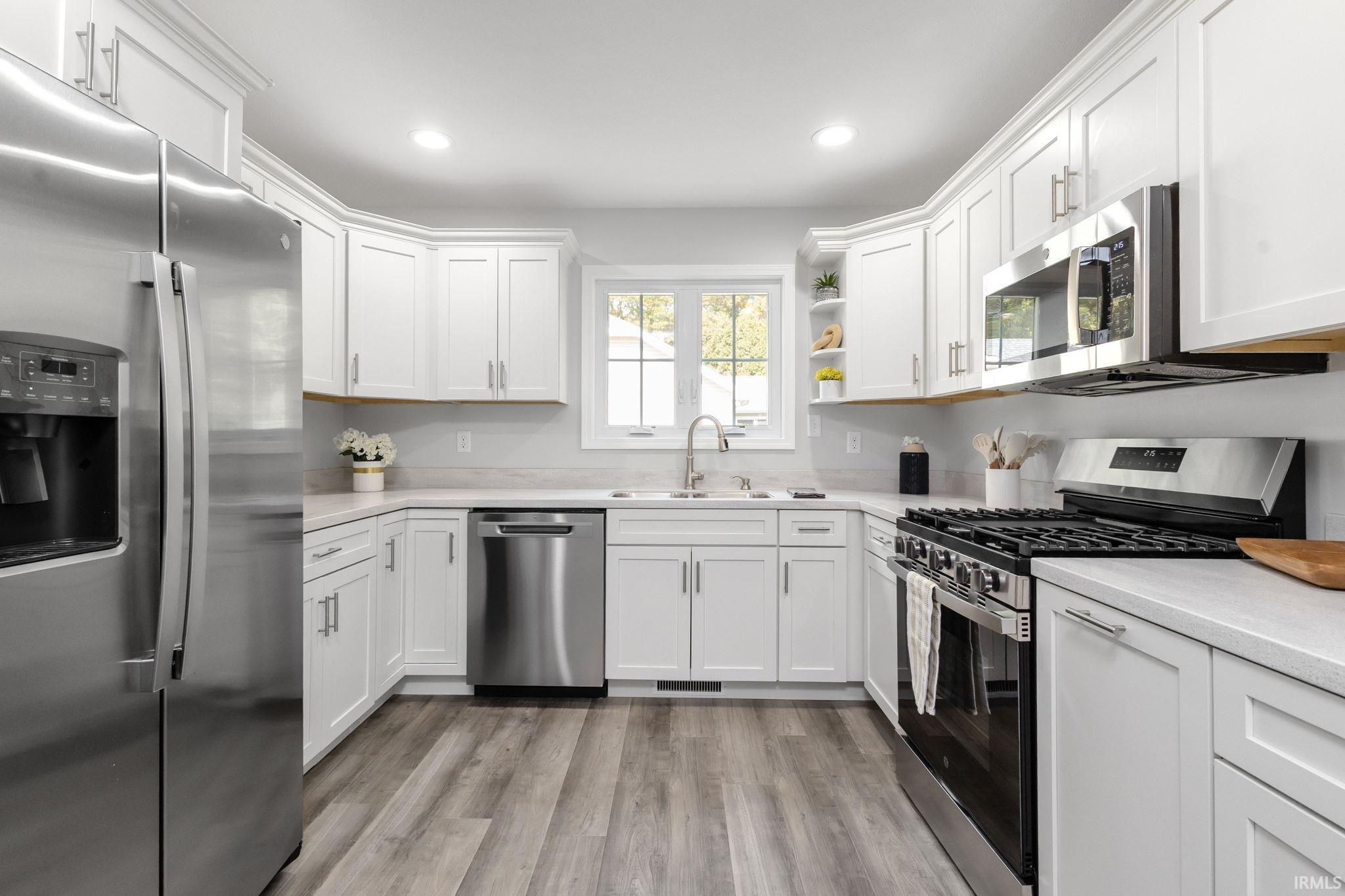 Mishawaka, Indiana 46545, United States, 4 Bedrooms Bedrooms, ,3 BathroomsBathrooms,Residential,Active,231864