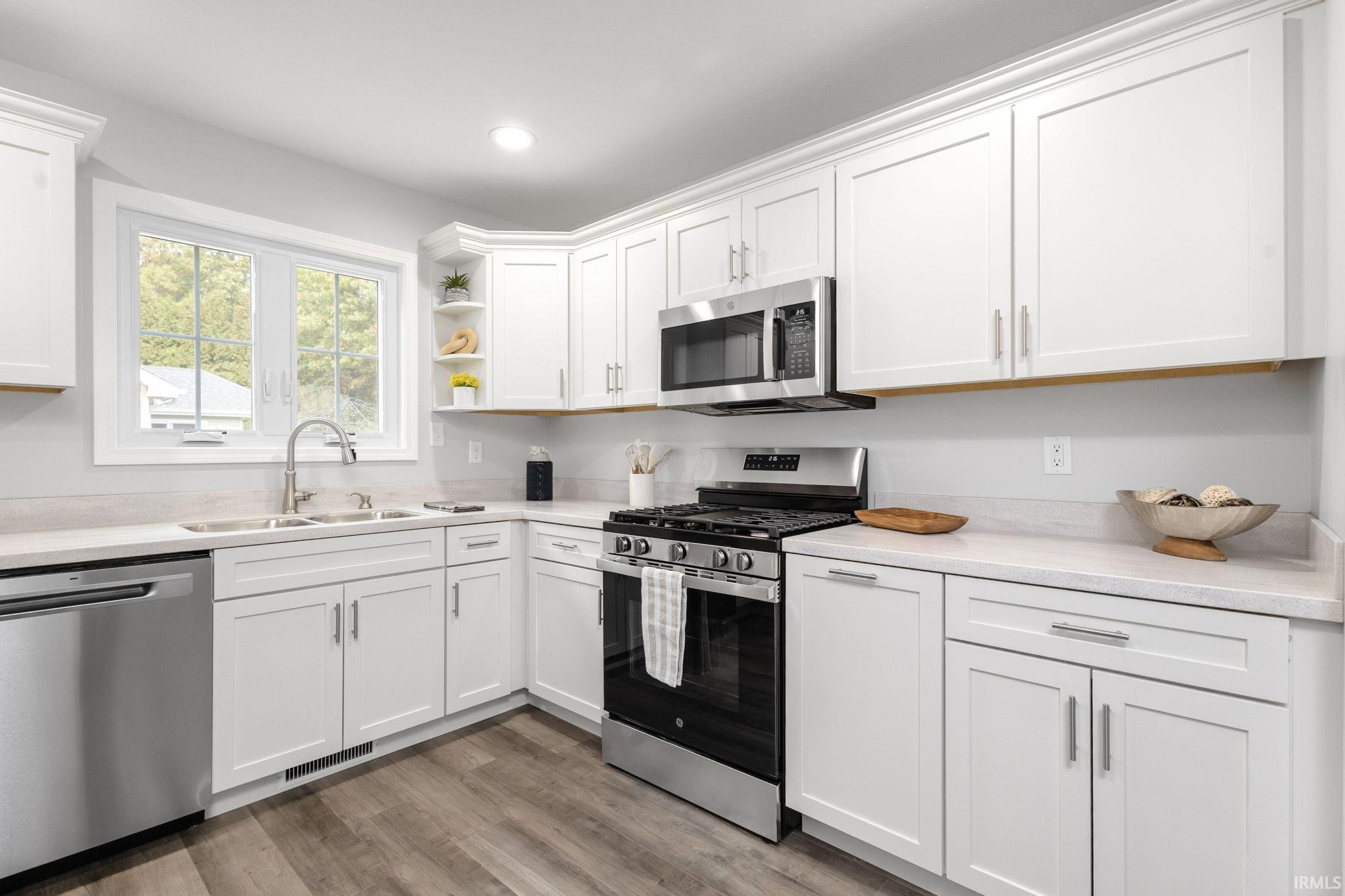 Mishawaka, Indiana 46545, United States, 4 Bedrooms Bedrooms, ,3 BathroomsBathrooms,Residential,Active,231864