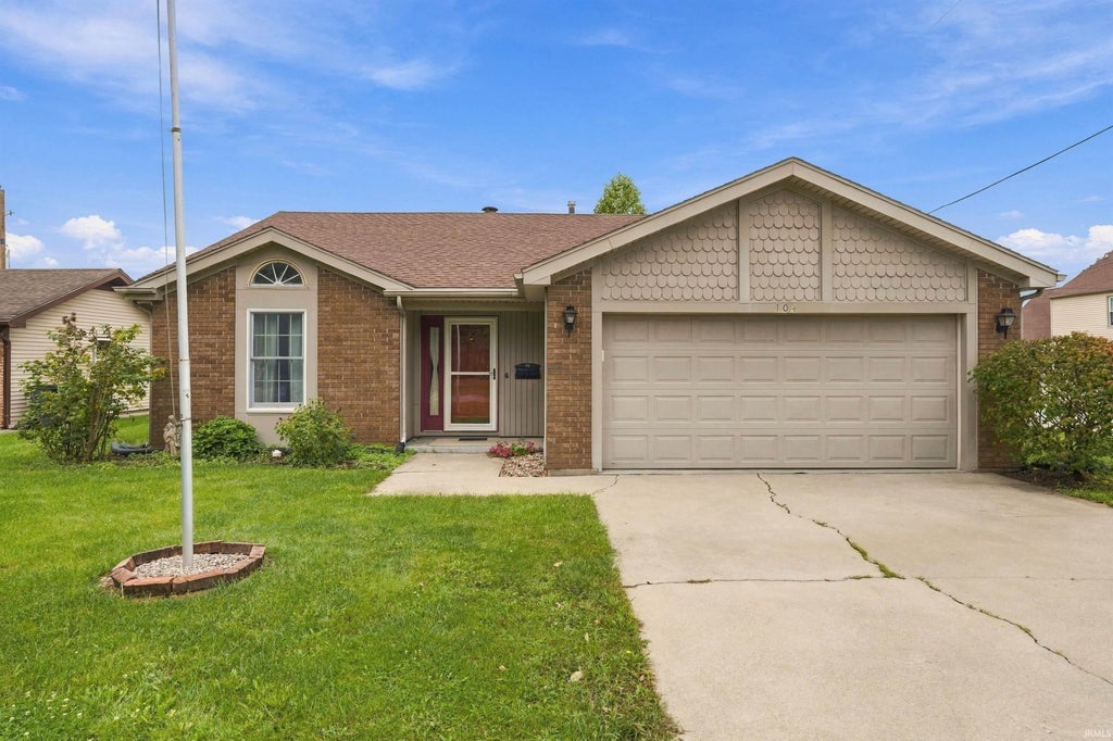 Photo of 104 E Evergreen Lane, Decatur, IN 46733 (MLS # 202639962)