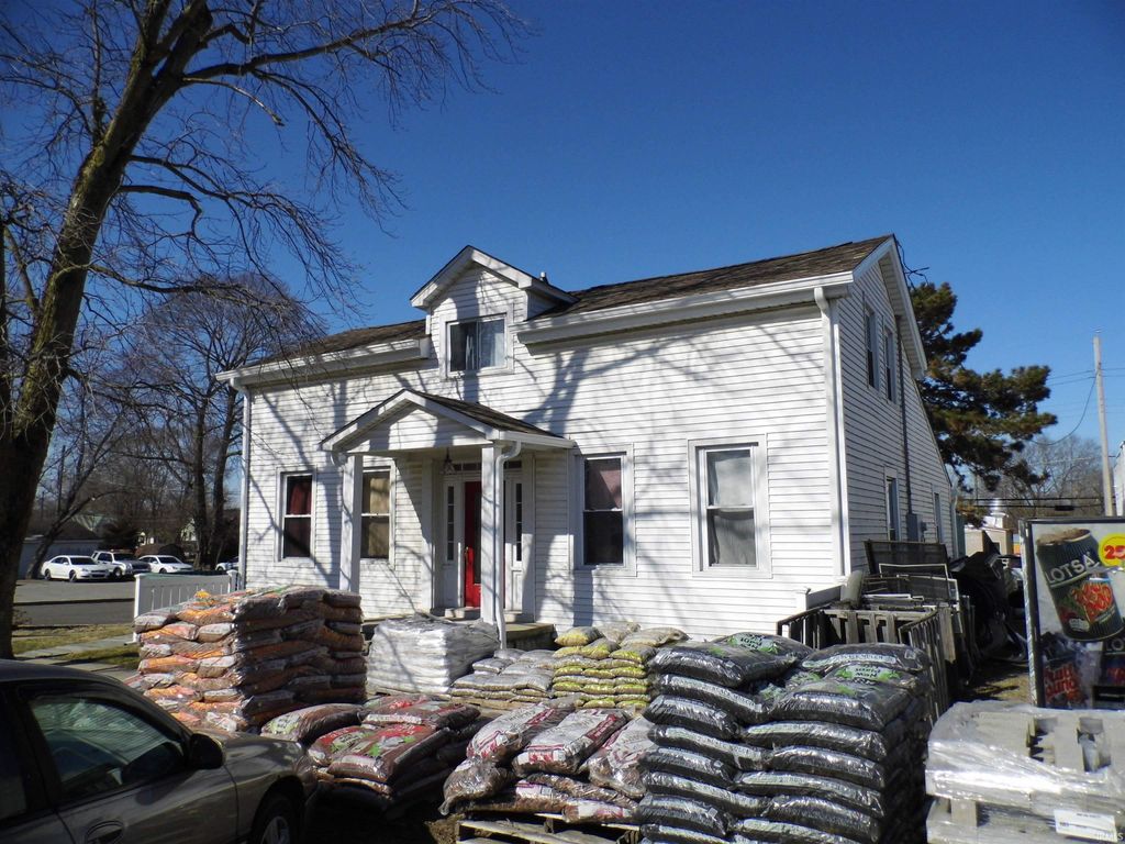 Photo for 225 W Franklin Street, Delphi, IN 46923 (MLS # 202404770)