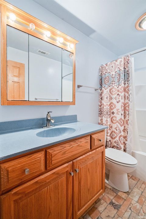 Tiny photo for 6936 CASSELL Drive, Greentown, IN 46936 (MLS # 202547254)