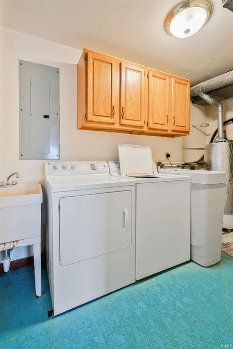 Tiny photo for 6936 CASSELL Drive, Greentown, IN 46936 (MLS # 202547254)