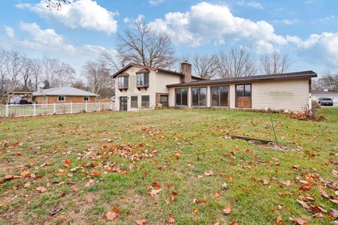 Tiny photo for 6936 CASSELL Drive, Greentown, IN 46936 (MLS # 202547254)