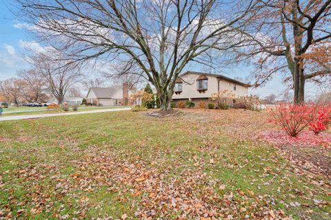 Tiny photo for 6936 CASSELL Drive, Greentown, IN 46936 (MLS # 202547254)