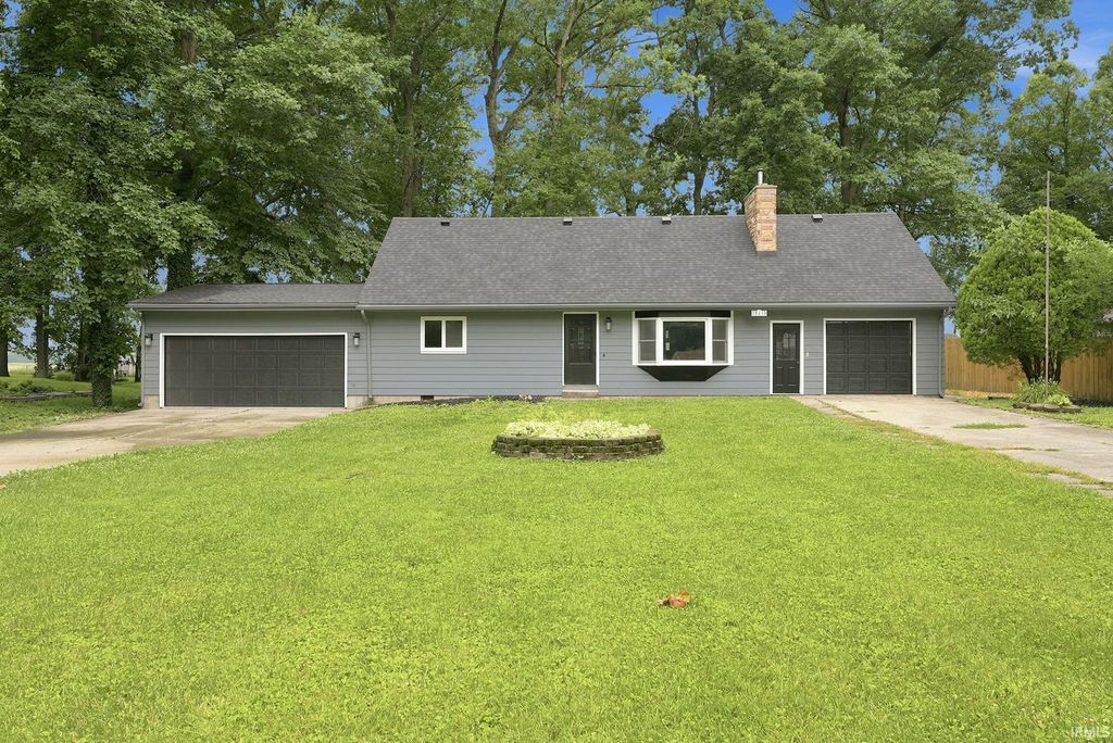 Photo of 18111 Faylor Drive, Huntertown, IN 46748 (MLS # 202626976)