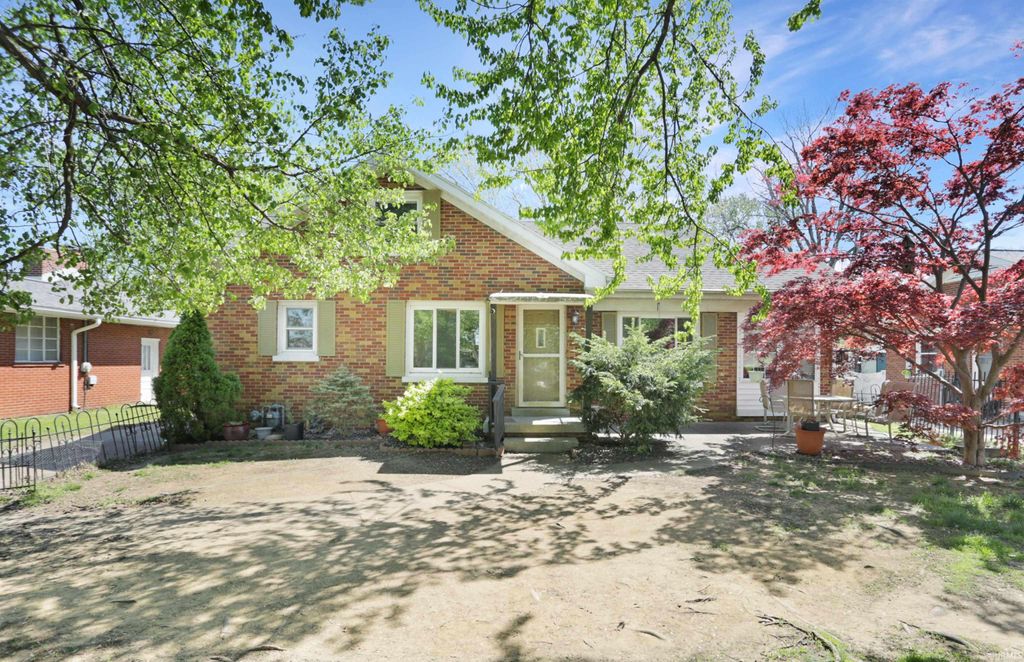 Photo of 1101 N Spring Street, Evansville, IN 47711 (MLS # 202612213)