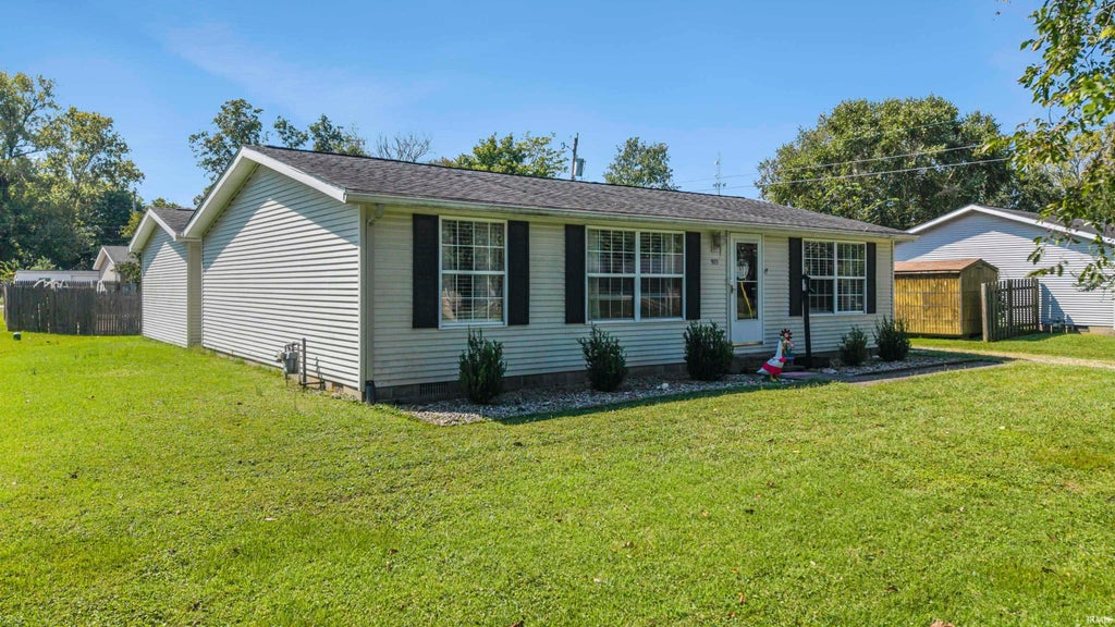 Photo of 905 E Kentucky Street, Princeton, IN 47670 (MLS # 202639147)