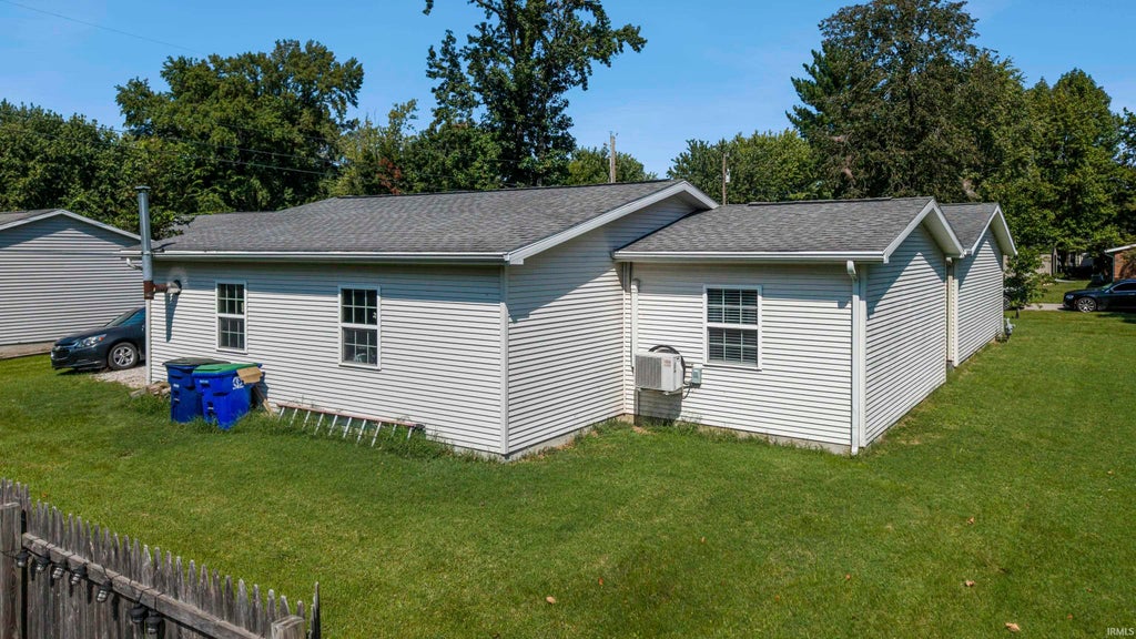 Photo of 905 E Kentucky Street, Princeton, IN 47670 (MLS # 202639147)