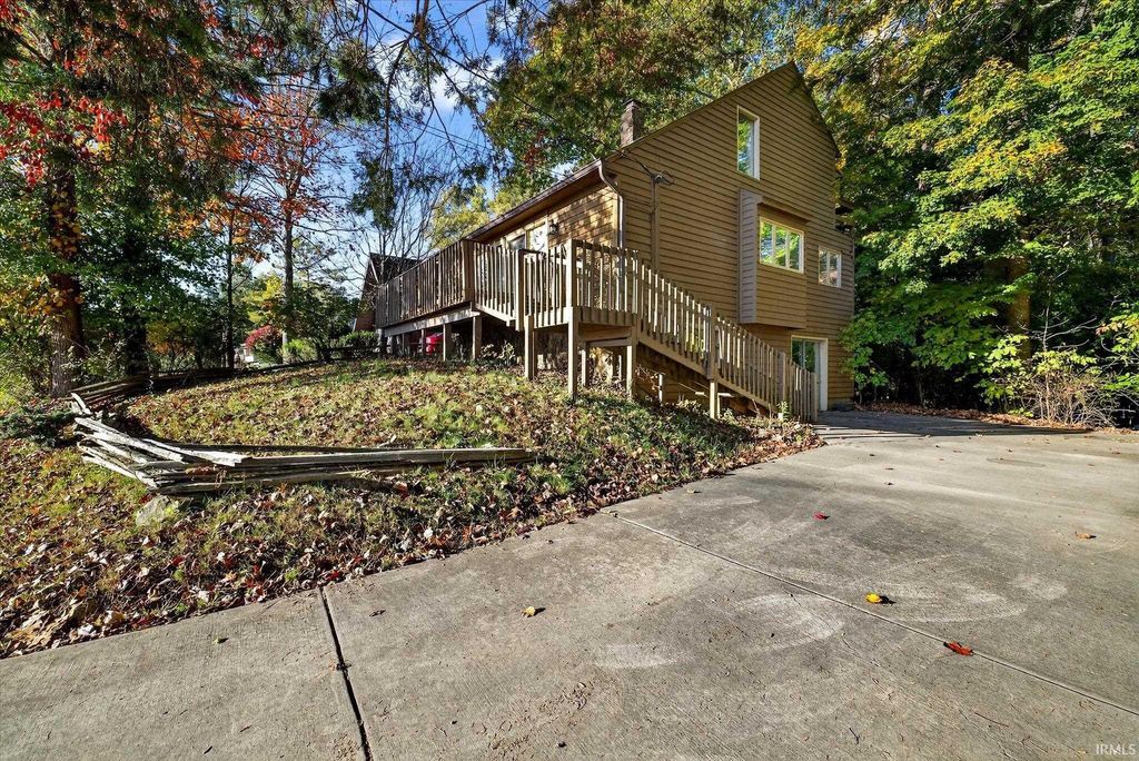 Photo of 7759 N Lakeview Drive, Unionville, IN 47468 (MLS # 202544664)