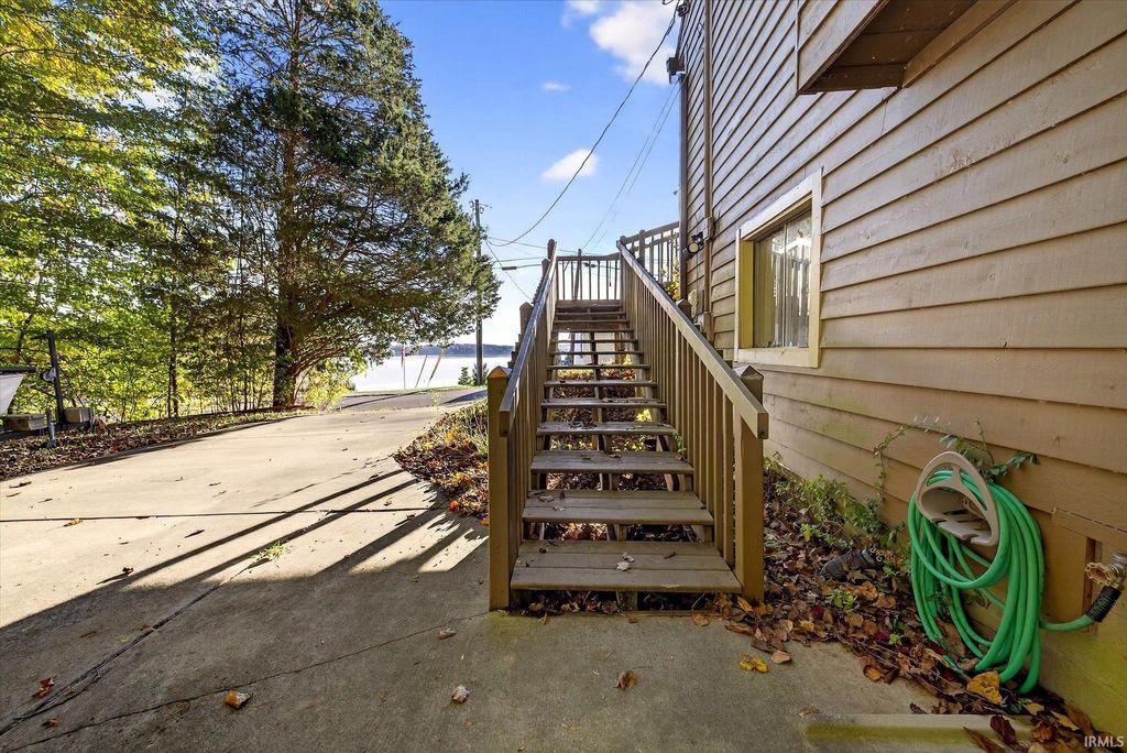 Photo of 7759 N Lakeview Drive, Unionville, IN 47468 (MLS # 202544664)