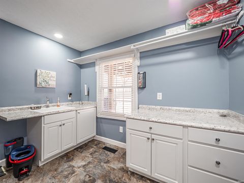 Tiny photo for 2041 Polaris Avenue, Evansville, IN 47715 (MLS # 202605019)