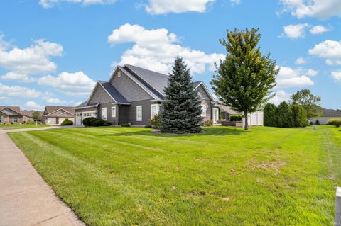 Tiny photo for 601 Brittania Drive, Huntington, IN 46750 (MLS # 202634380)