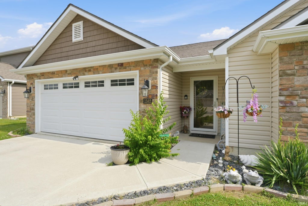 Photo of 1582 Cuprum Pass, Fort Wayne, IN 46845 (MLS # 202631428)