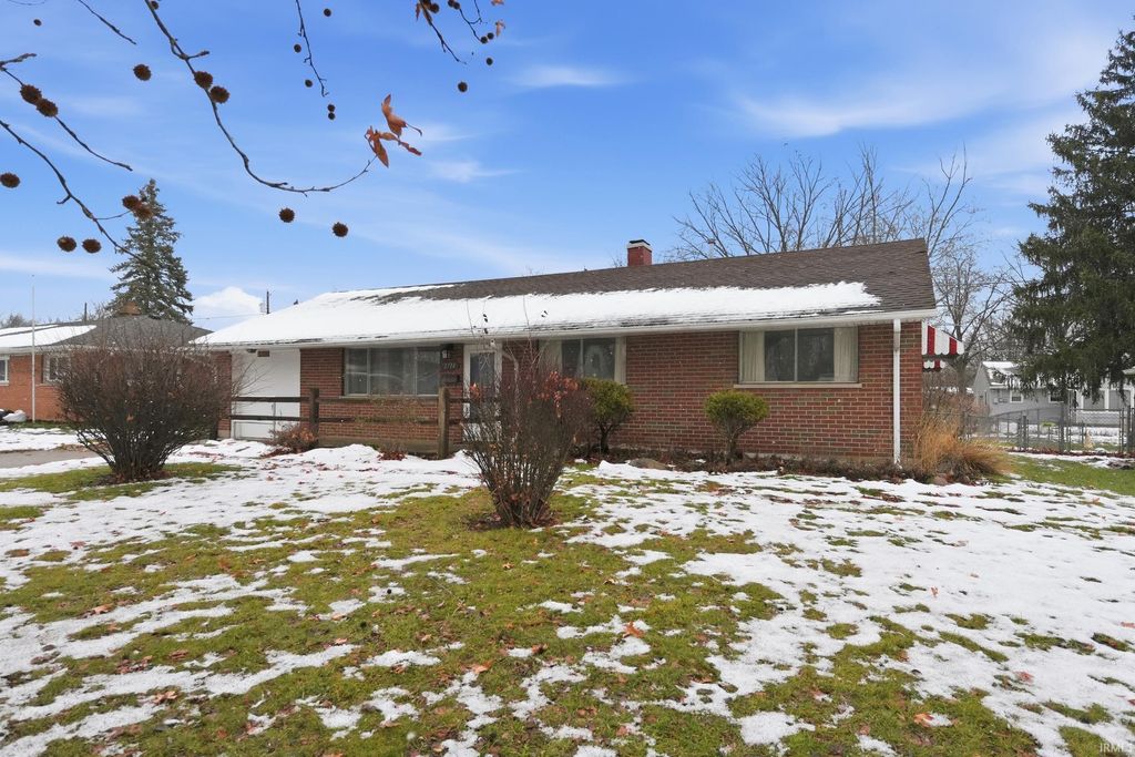Photo of 2714 Barnhart Avenue, Fort Wayne, IN 46805 (MLS # 202548674)