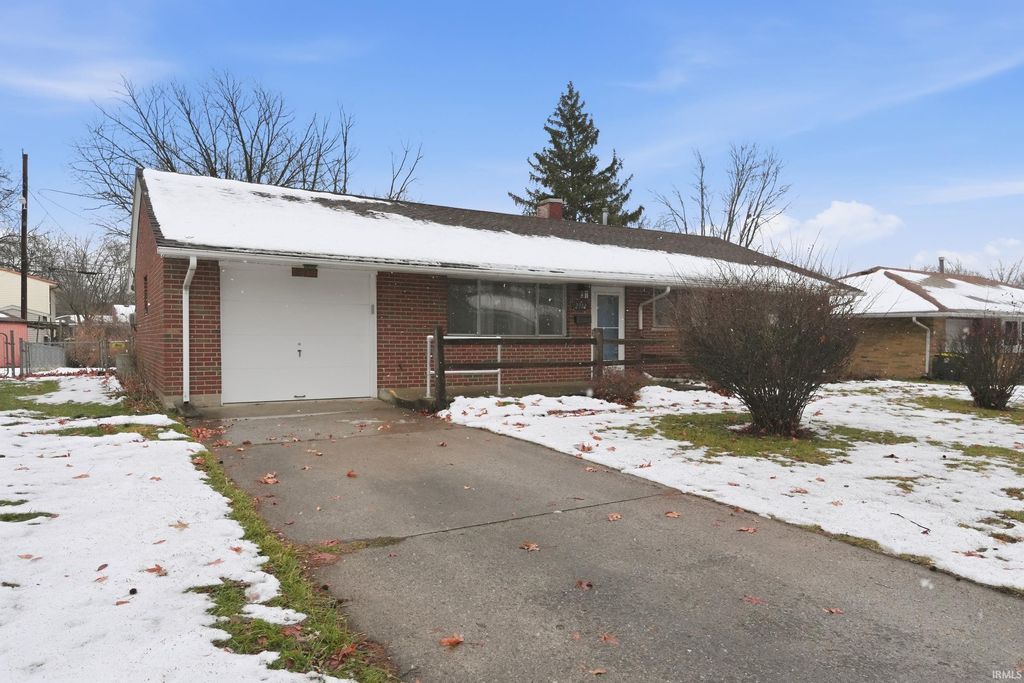 Photo of 2714 Barnhart Avenue, Fort Wayne, IN 46805 (MLS # 202548674)
