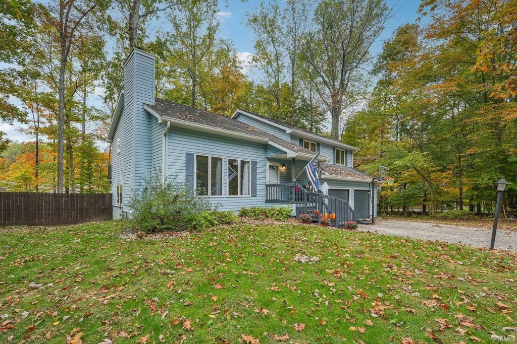 Photo of 1623 N Limestone Drive, Ellettsville, IN 47429 (MLS # 202543998)