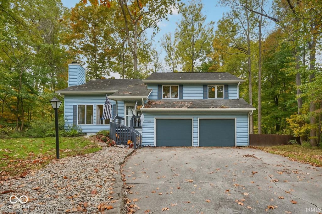 Photo of 1623 N Limestone Drive, Ellettsville, IN 47429 (MLS # 202543998)