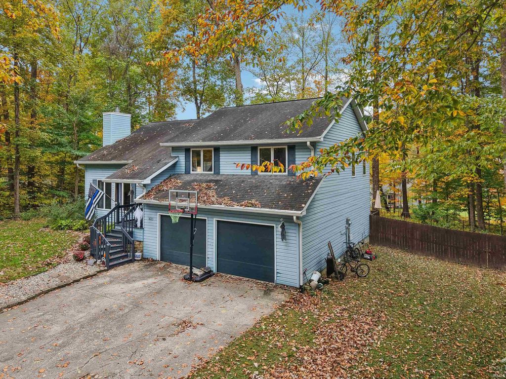 Photo of 1623 N Limestone Drive, Ellettsville, IN 47429 (MLS # 202543998)