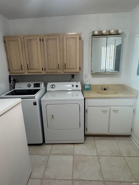 Tiny photo for 1302 N Briar Road, Muncie, IN 47304 (MLS # 202643590)