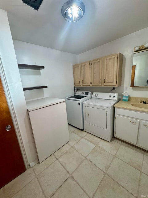 Tiny photo for 1302 N Briar Road, Muncie, IN 47304 (MLS # 202643590)