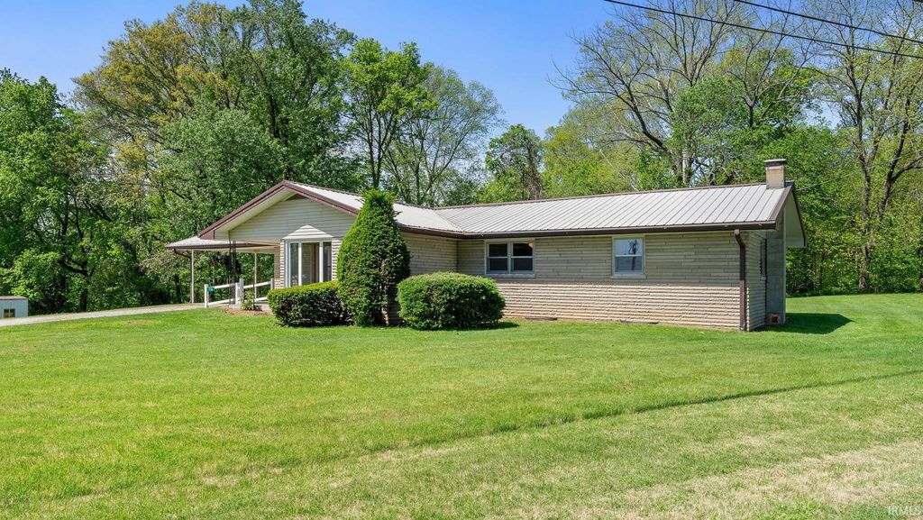 Photo of 116 Miller St St, Shoals, IN 47581 (MLS # 202614501)