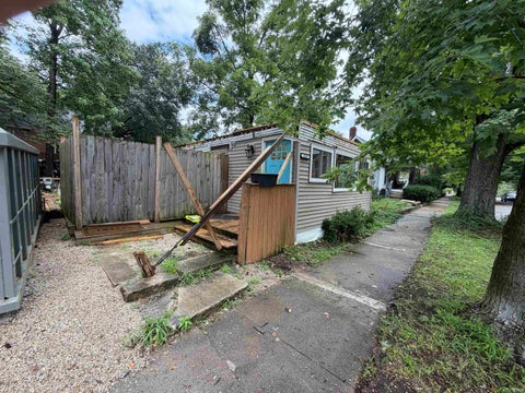 Photo of 618 W Howe Street, Bloomington, IN 47403 (MLS # 202633716)
