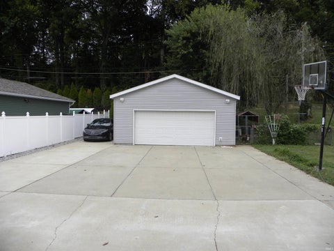 Tiny photo for 679 E Indiana Avenue, Spencer, IN 47460 (MLS # 202639549)