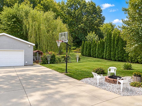 Tiny photo for 679 E Indiana Avenue, Spencer, IN 47460 (MLS # 202639549)
