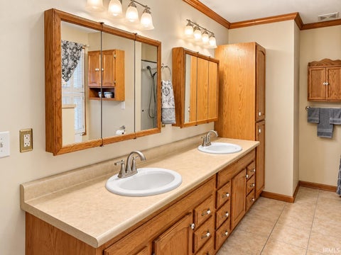 Tiny photo for 679 E Indiana Avenue, Spencer, IN 47460 (MLS # 202639549)