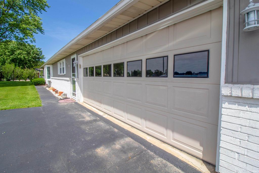 Photo of 370 E 100 S, Winchester, IN 47394 (MLS # 202619999)