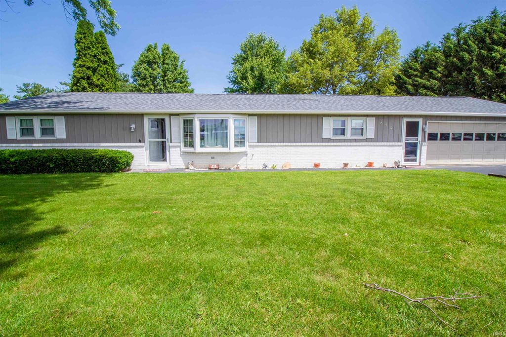 Photo of 370 E 100 S, Winchester, IN 47394 (MLS # 202619999)