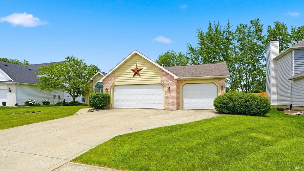 Photo of 1808 Wisteria Place, Fort Wayne, IN 46818 (MLS # 202618445)