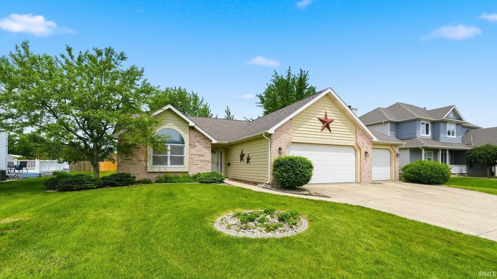 Photo of 1808 Wisteria Place, Fort Wayne, IN 46818 (MLS # 202618445)