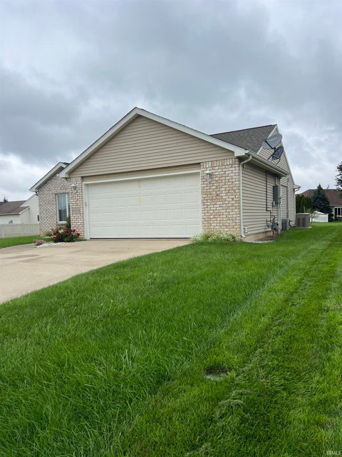 Tiny photo for 9503 Carmondy Crossing, New Haven, IN 46774 (MLS # 202639526)