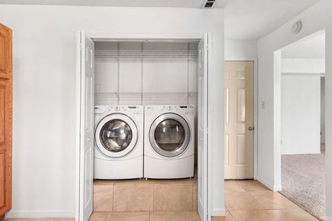 Tiny photo for 2209 Baton Rouge Drive, Kokomo, IN 46902 (MLS # 202546403)