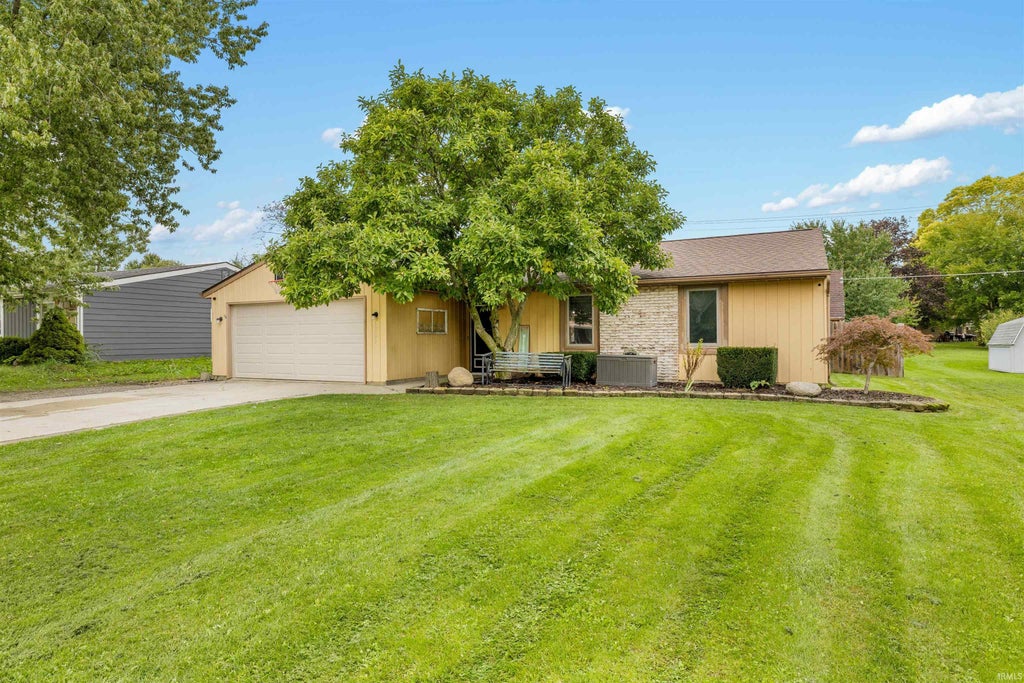 Photo of 1305 Culbertson Court, Auburn, IN 46706 (MLS # 202641073)
