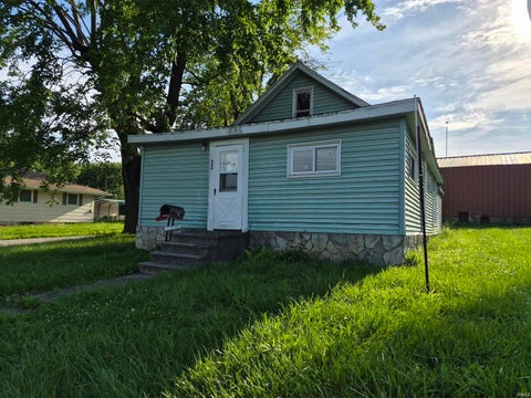 Photo of 906 Jefferson Street, Bridgeport, IL 62417 (MLS # 202620978)