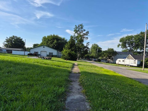 Tiny photo for 906 Jefferson Street, Bridgeport, IL 62417 (MLS # 202620978)
