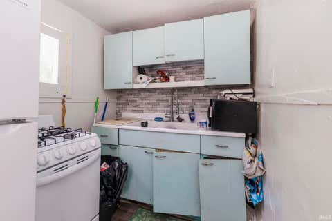 Tiny photo for 1112-1114 N Elm Street, Muncie, IN 47303 (MLS # 202635206)