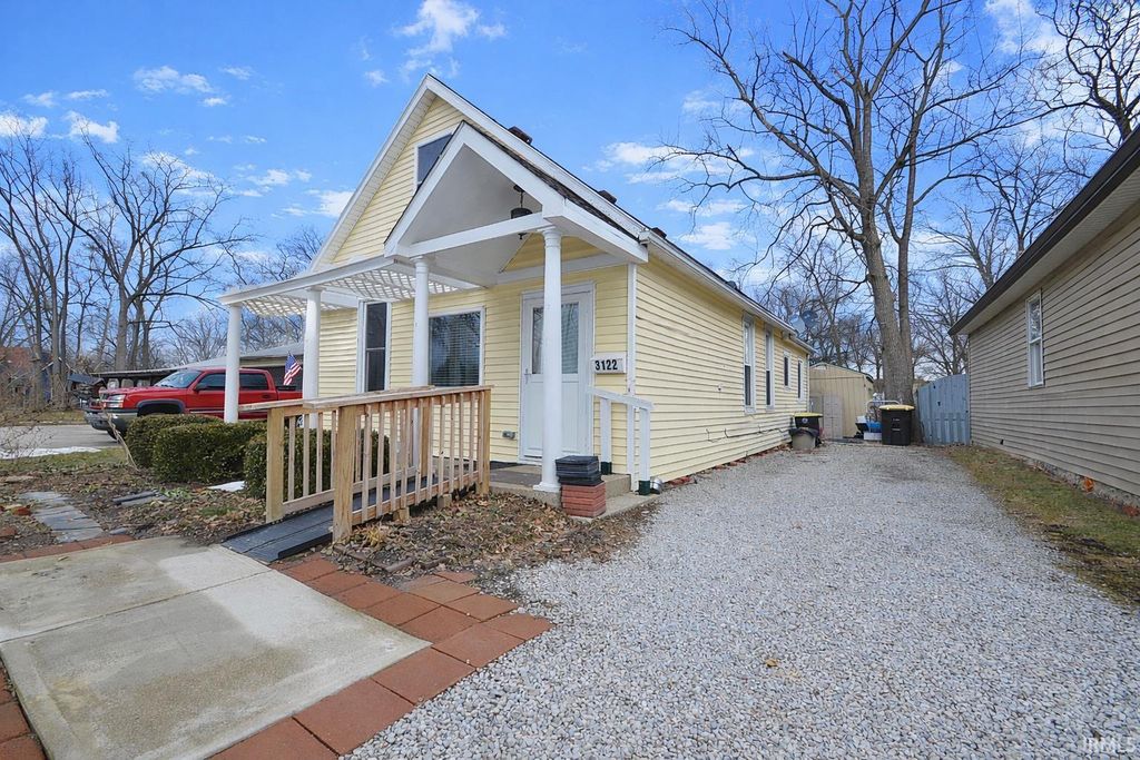 Photo of 3122 Woodrow Avenue, Fort Wayne, IN 46805 (MLS # 202605087)